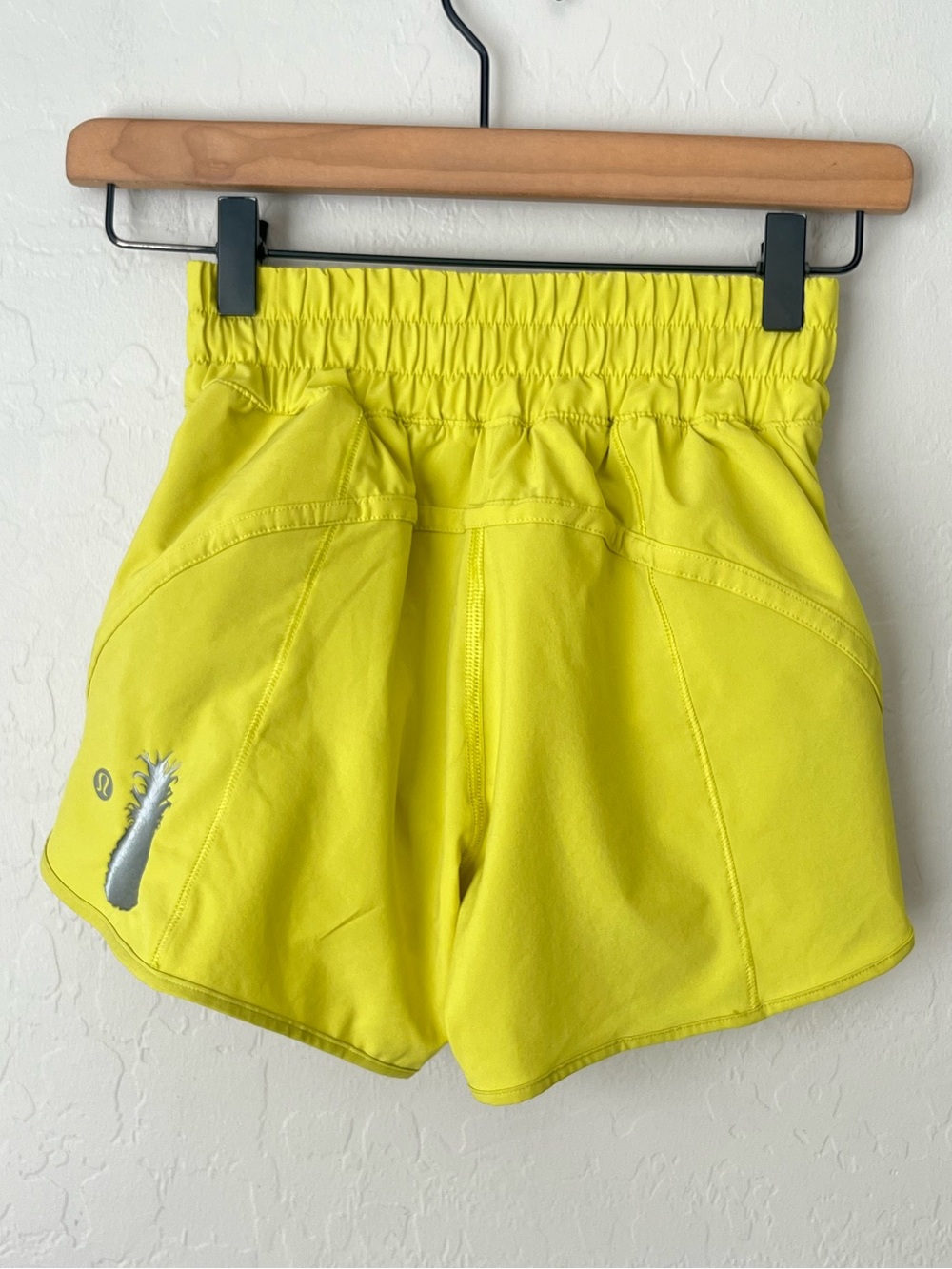 Lululemon track that shorts Hawaii exclusive pineapple limited edition 0 - Picture 5 of 10